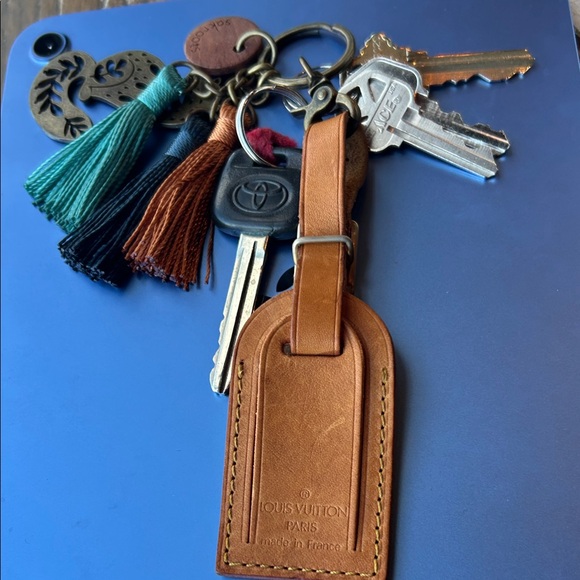 Louis Vuitton luggage Tag/key holder w/Sak Roots charm/tassels - Picture 2 of 8